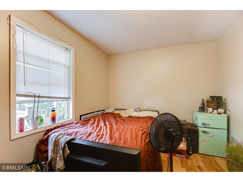 Building Photo - 715 6th Ave SE