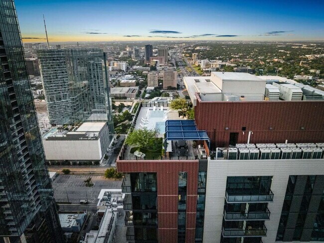 Building Photo - Luxury Condo with Skyline Views