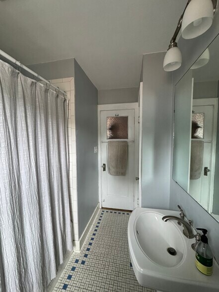 Bathroom - 2121 N 84th St