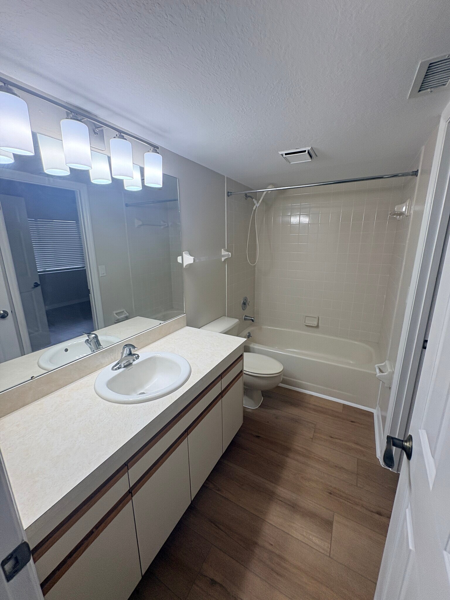 Guest Bath - 444 Bouchelle Dr