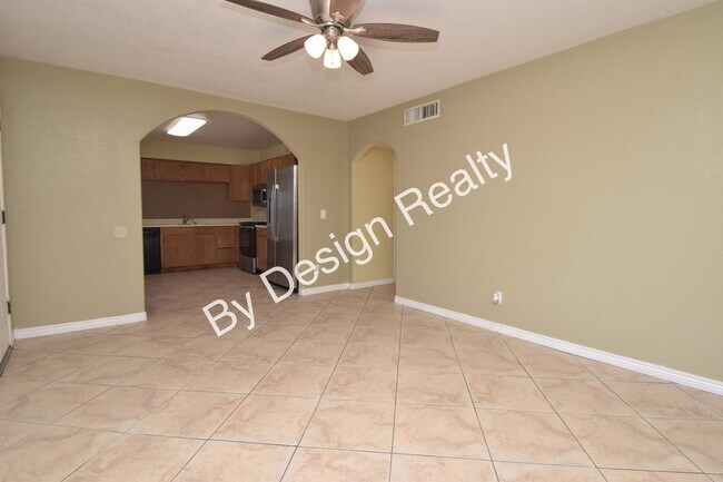 Building Photo - Eastside 3 Bed 2 Bath Gem with 2 Car Garage and Large Private Fenced Yard