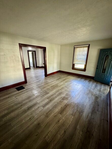 Building Photo - 757 N Jay St