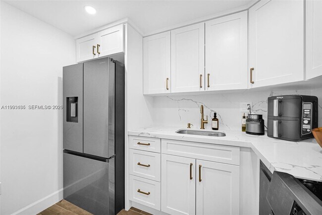 Building Photo - 8609 SW 68th Ct