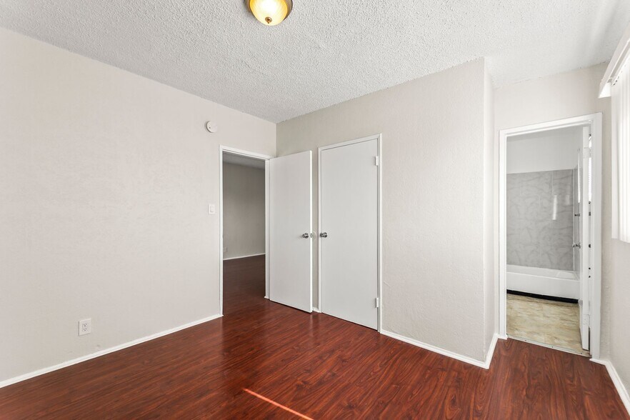 Building Photo - 1254 W 110th St
