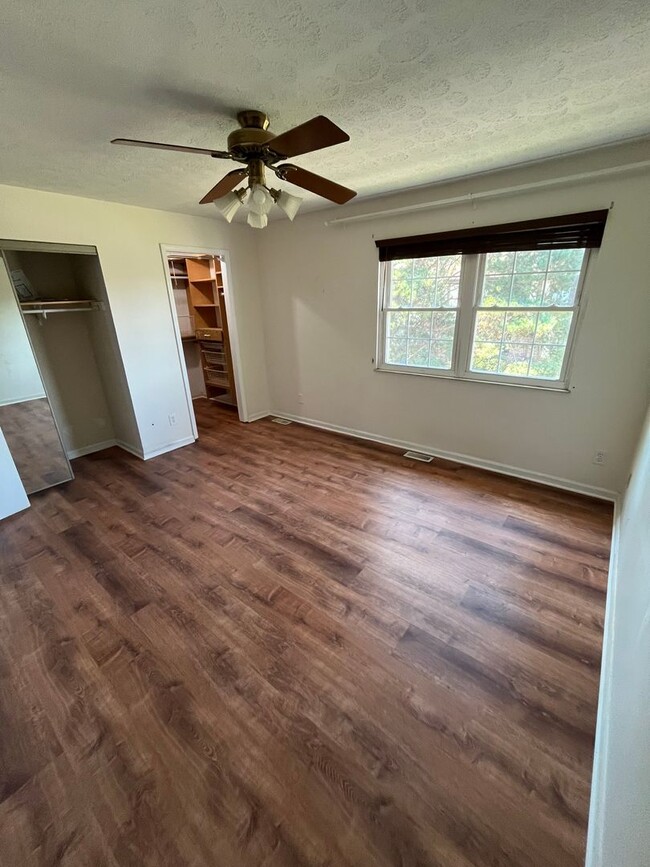 Building Photo - Three Bedroom in West Chester!