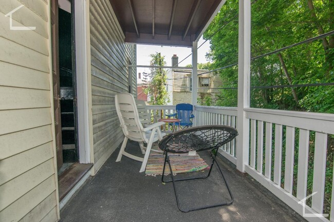 Building Photo - Nice 3BR/1Bath Multi Family Unit in Brighton!