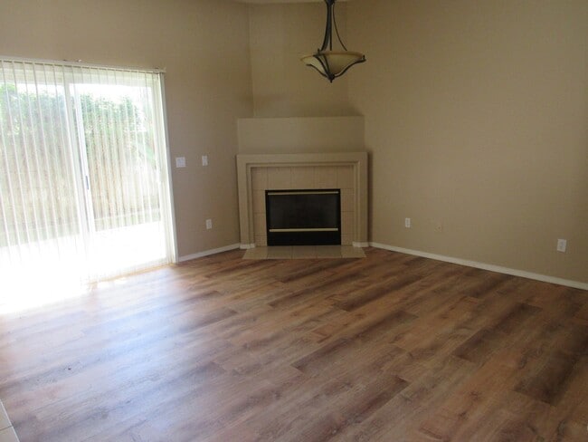 Building Photo - Spacious and Clean  Four Bedroom, Two Bath with attached 3 car garage home in Nipomo