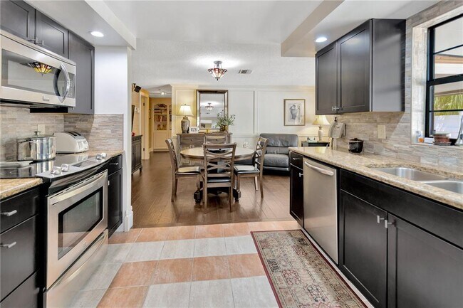 Building Photo - 4909 S Elberon St