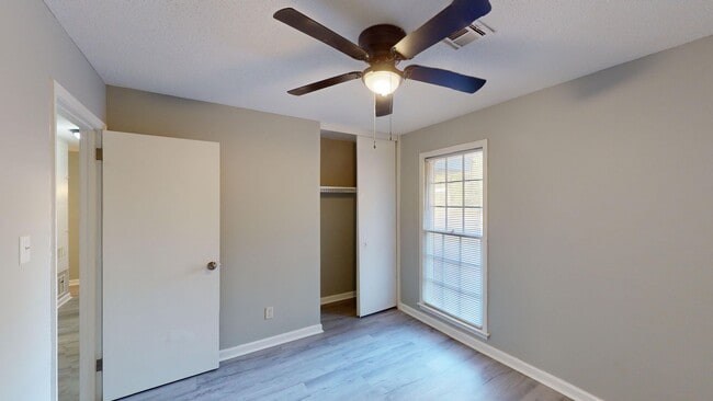 Building Photo - 4 Bed/2 Bath in Daniel Pratt School District