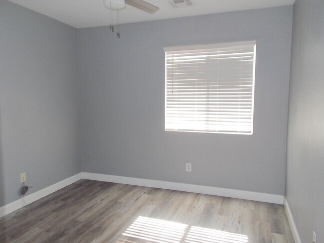 Building Photo - Modern 3-Bedroom Home in Prime Location wi...