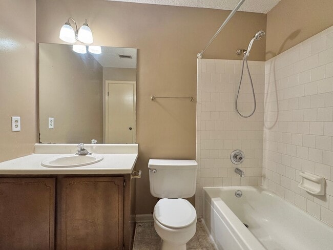 Building Photo - MOVE-IN READY!  [PET FRIENDLY]