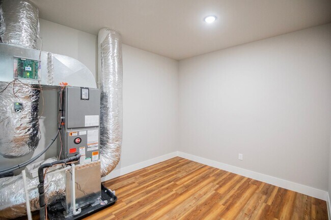 Building Photo - ***903 Seaborn Way***