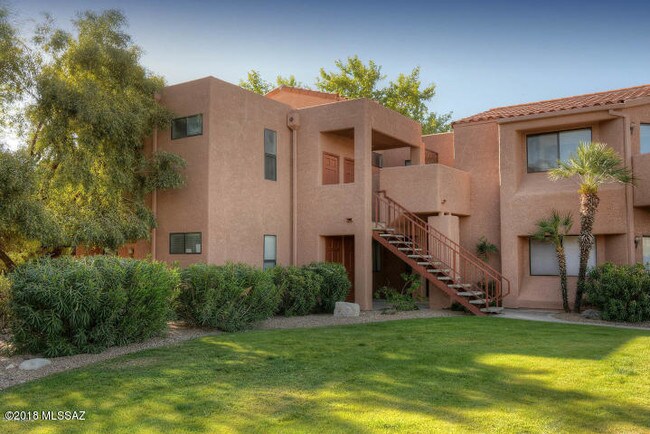 Building Photo - 5051 N Sabino Canyon Rd