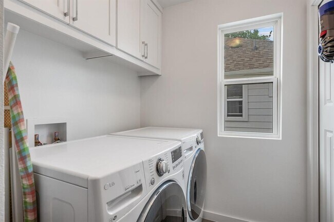 Building Photo - 1128 Gunter St