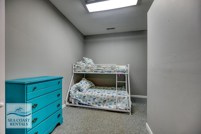 Building Photo - SUMMER MONTHLY RENTAL!!! AVAILABLE MAY-SEP...