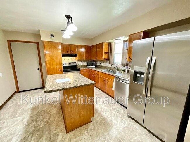 Building Photo - 2249 Wendy Way Dr