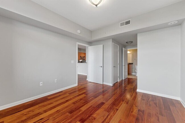 Building Photo - 54 Rainey St