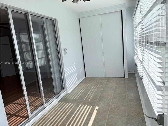 Building Photo - 1072 Cornwall D