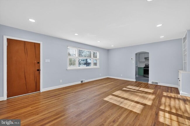 Building Photo - 109 W Park Blvd