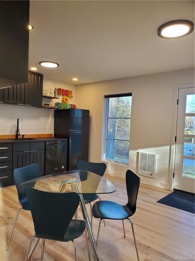 Building Photo - 44 Dellenbaugh Rd