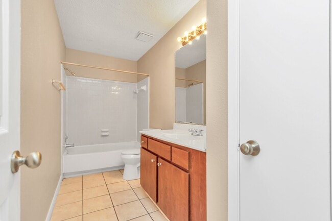 Building Photo - 15616 Weldon Dr