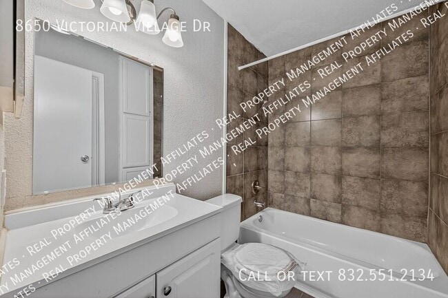 Building Photo - 8650 Victorian Village Dr