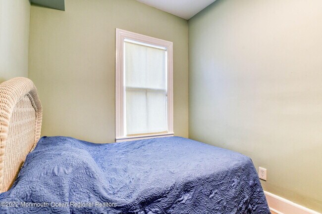 Building Photo - 14 New York Ave