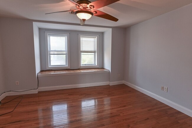 Building Photo - Spacious 3 Bedroom on Harris