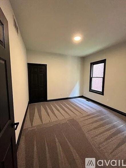 Building Photo - 4731 Trumbull St