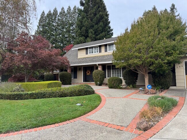 Primary Photo - 125 Timberline Ct