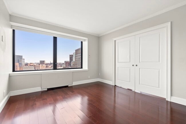 Building Photo - 85 E India Row