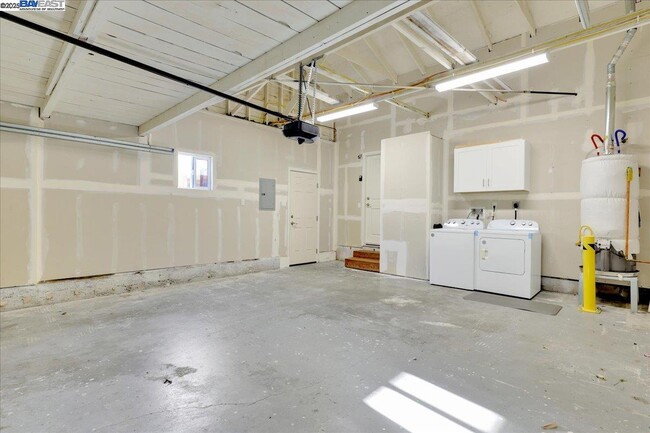 Building Photo - 1827 Bandoni Ave