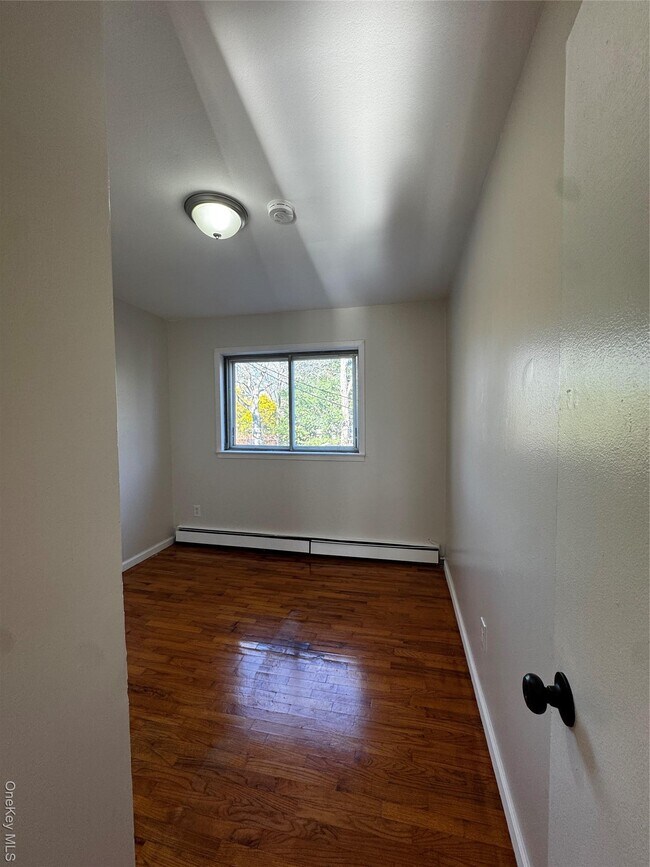 Building Photo - 8 Whitman Ct