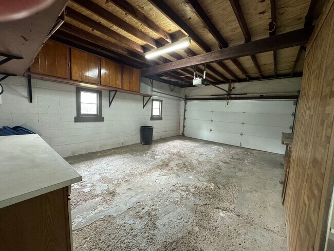 Building Photo - Single Family Home - Available - Will not ...