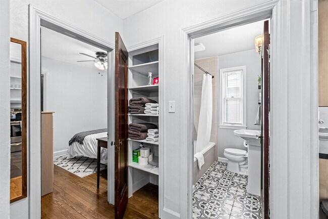 Building Photo - 522 W Hudson Ave