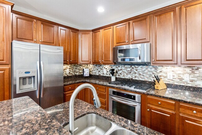 Building Photo - 20657 Sibbald Sq