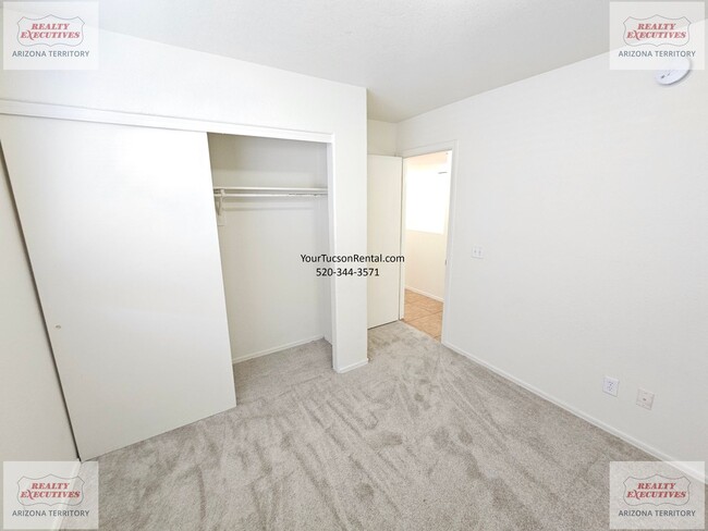 Building Photo - Midvale Park Home with 4 bedrooms and 2 baths