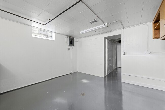 Building Photo - 22055 Elmwood Ave