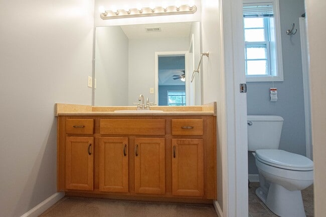 Building Photo - Pet Friendly Three Bedroom!