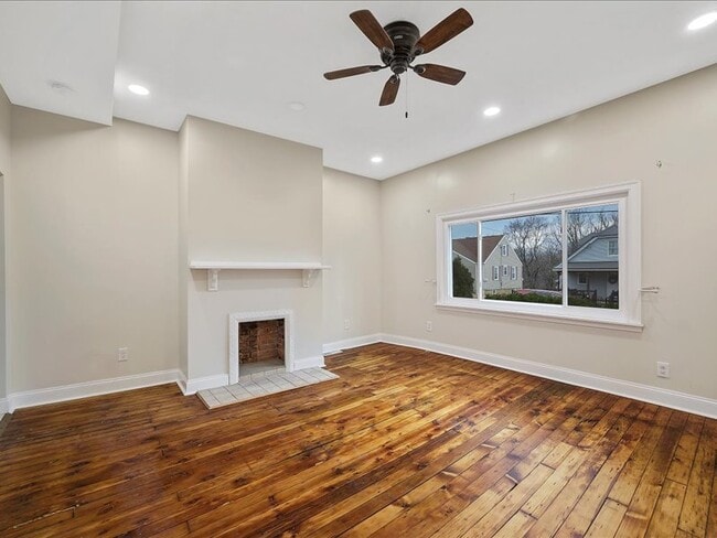 Building Photo - 1617 W 9th St