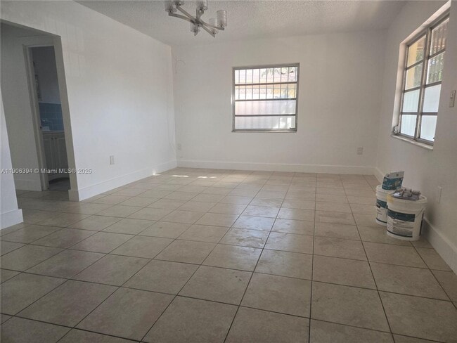 Building Photo - 127 NW 19th Ave