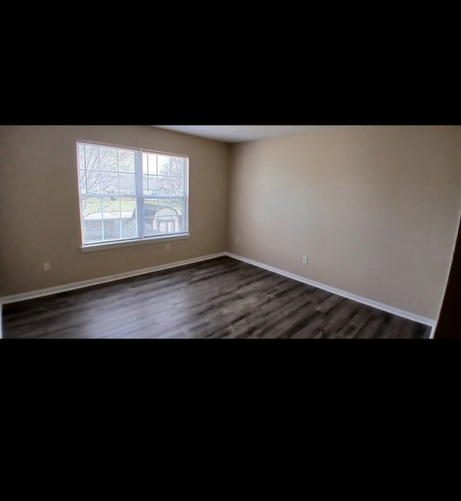 Building Photo - 253 Harts Ford Way