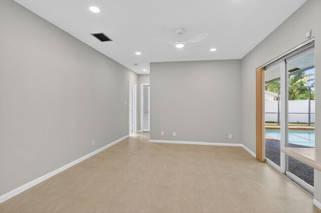 Building Photo - 1544 NW 9th St