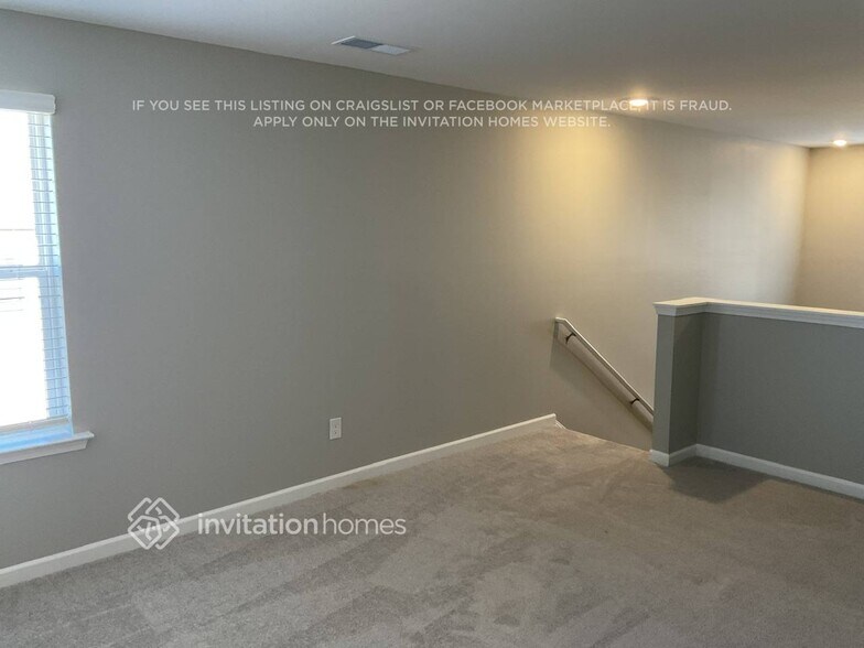 Building Photo - 533 Almere Dr