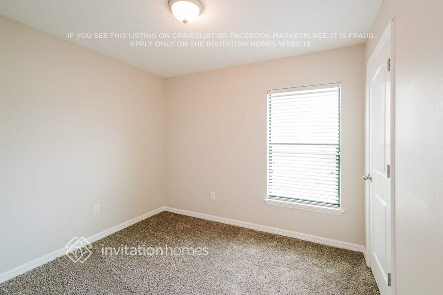 Building Photo - 11833 Thicket Wood Dr