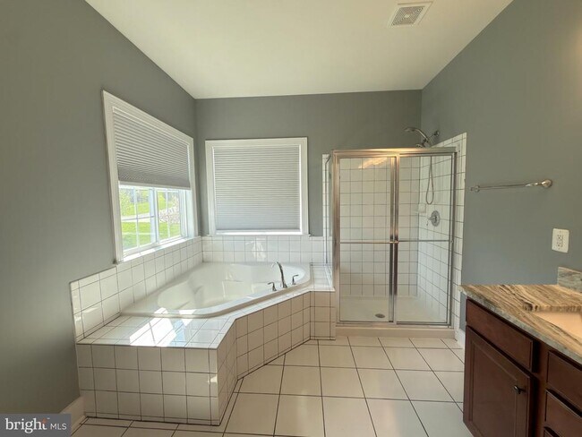 Building Photo - 8 Ramsdell Ct