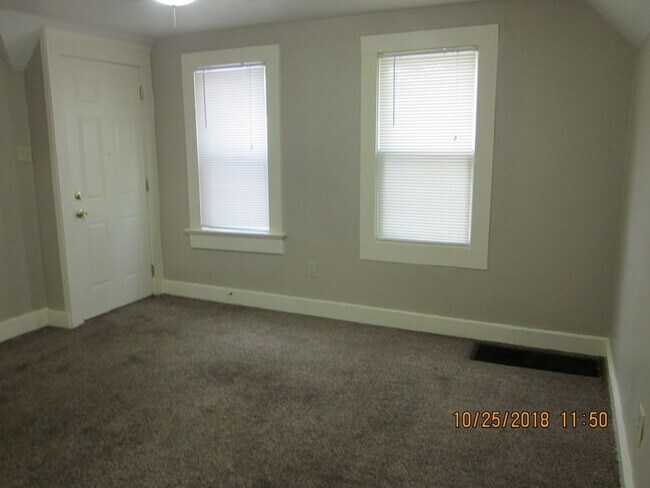 Building Photo - 828 Huestis Ave