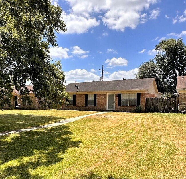 Building Photo - 2321 Gladys St, Beaumont TX 77702