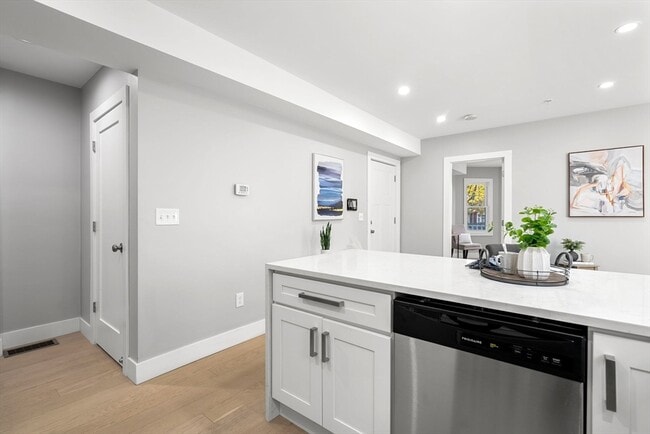 Building Photo - 679-683-683 Columbia Rd