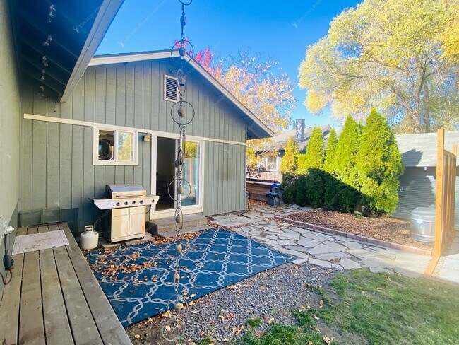 Building Photo - Charming 2 BR in downtown Bend - flexible ...